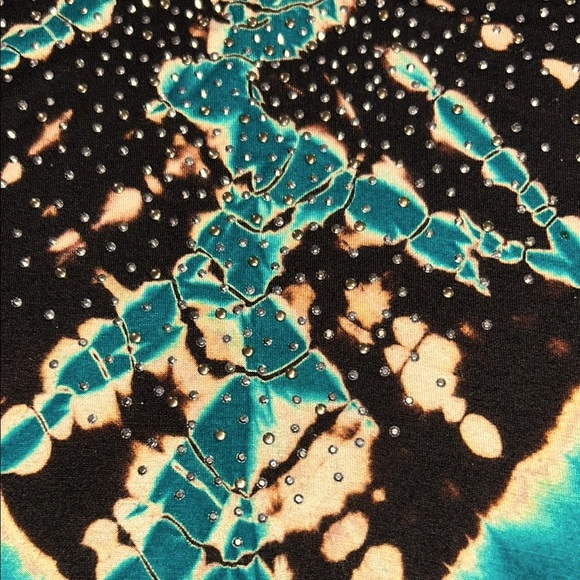 Green, Black and Tan Women's v-neck Top. Sz. XL  Beautiful design - Picture 11 of 12